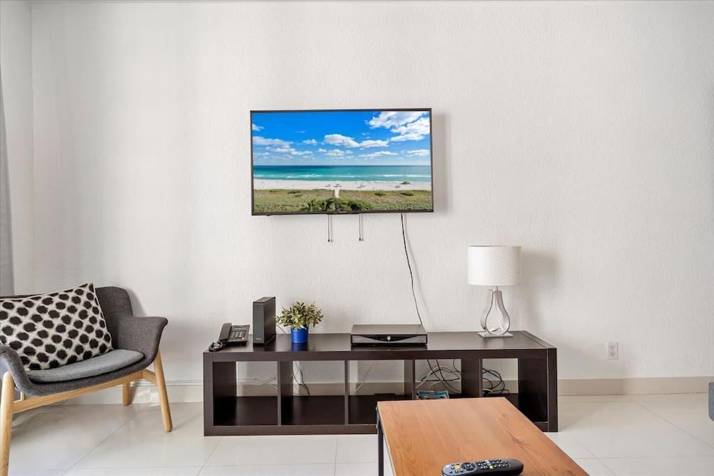 Beachfront 2 Bedroom At Tides Hollywood 8Th Floor Екстер'єр фото