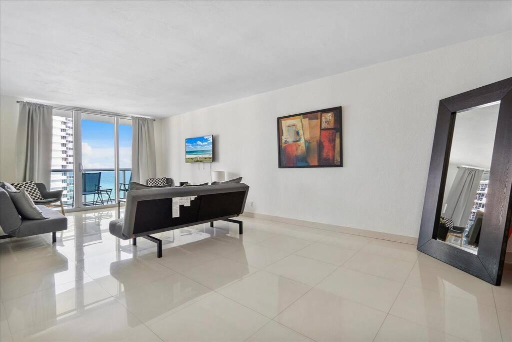 Beachfront 2 Bedroom At Tides Hollywood 8Th Floor Екстер'єр фото